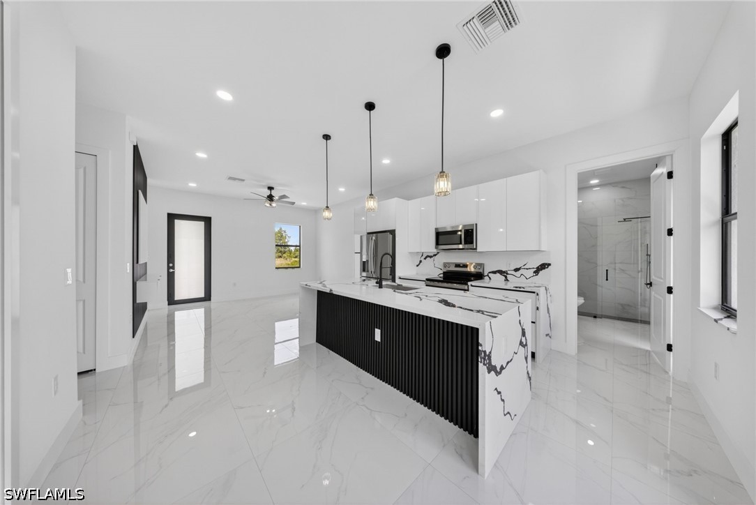 3 Bed SingleFamilyResidence for Sale in Lehigh Acres, photo 3