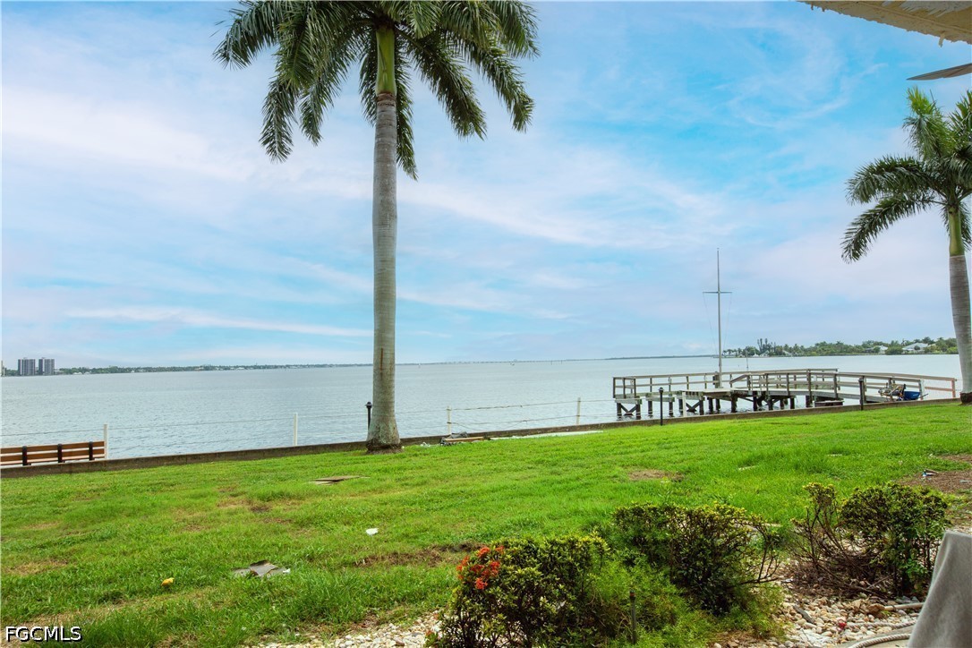 1 Bed Waterfront Home for Sale in Schooner Bay, photo 3