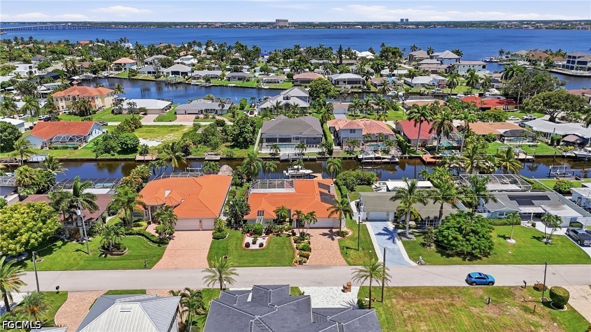 3 Bed Pool Home for Sale in Cape Coral, photo 3