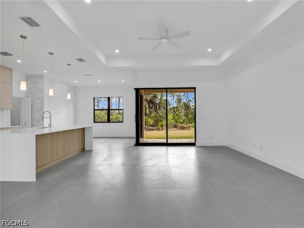 3 Bed SingleFamilyResidence for Sale in East Englewood, photo 3