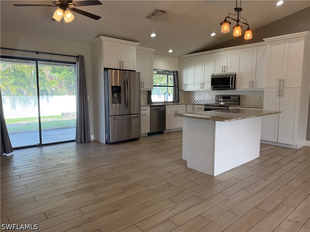 3 Bed SingleFamilyResidence for Sale in San Carlos Park, photo 3