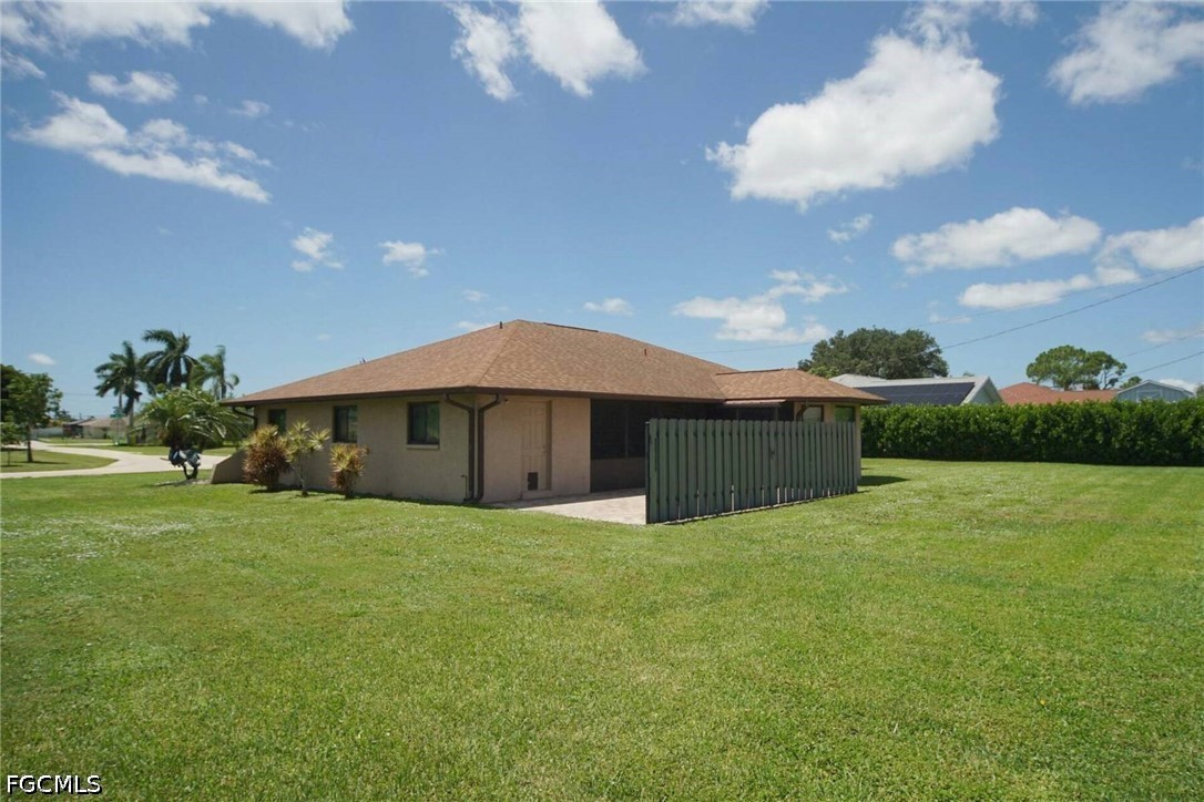 3 Bed SingleFamilyResidence for Sale in Cape Coral, photo 3