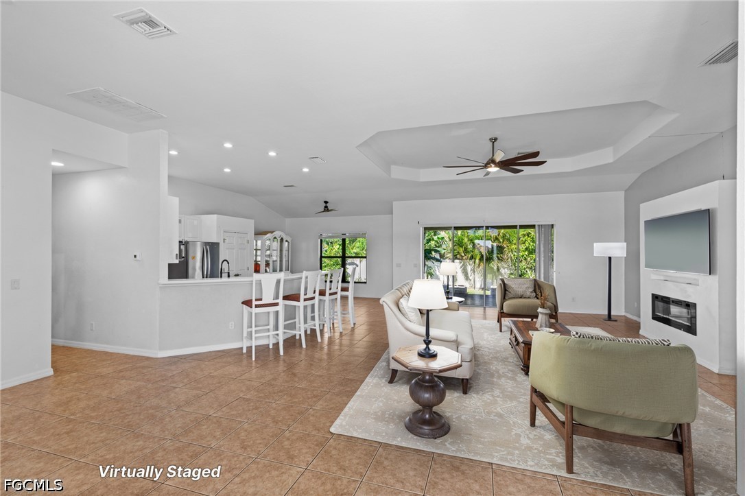 3 Bed SingleFamilyResidence for Sale in Cape Coral, photo 3
