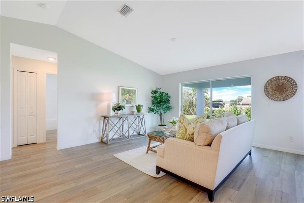 3 Bed SingleFamilyResidence for Sale in Cape Coral, photo 3