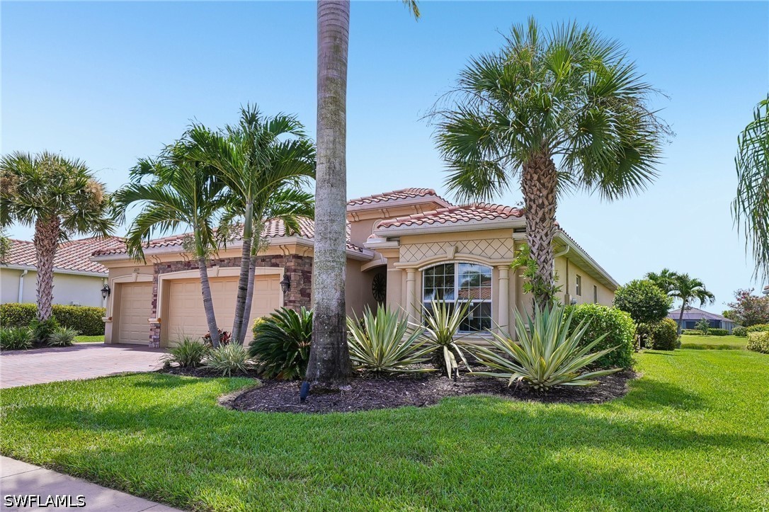 4 Bed Pool Home for Sale in Naples, photo 3