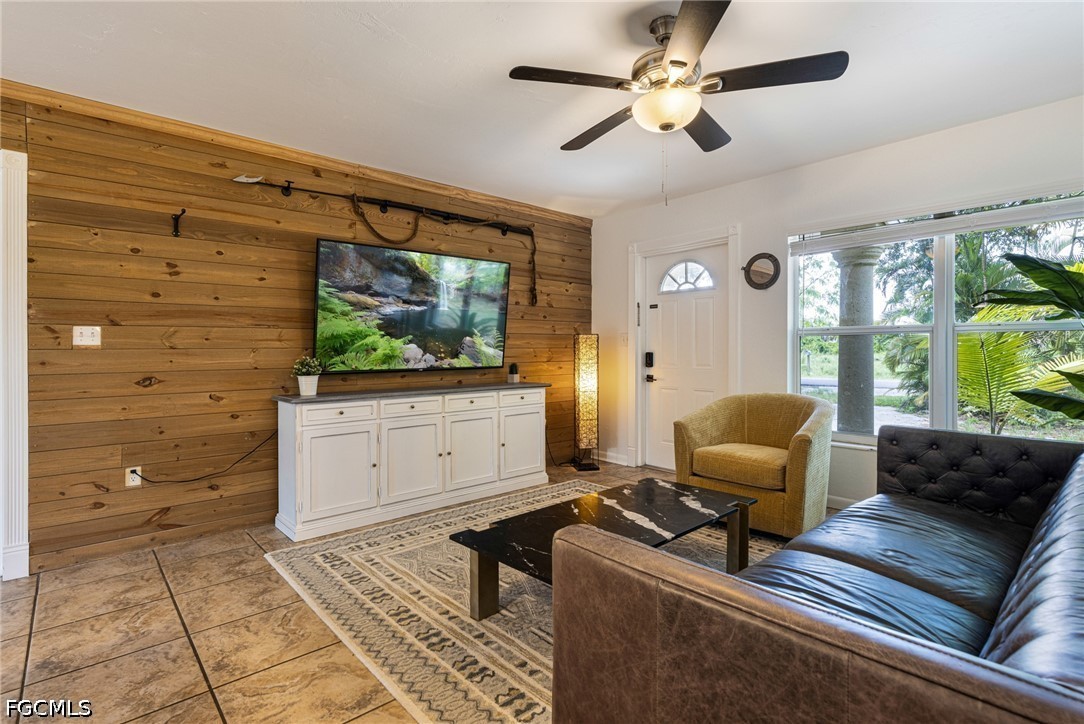 3 Bed SingleFamilyResidence for Sale in San Carlos Park, photo 3