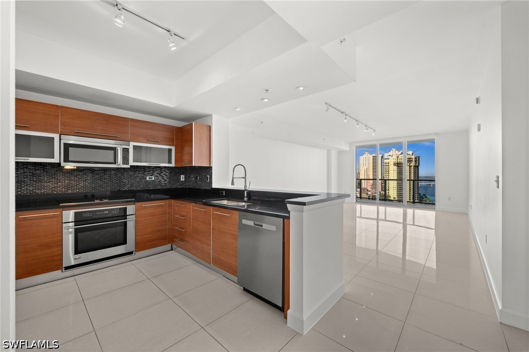 2 Bed Waterfront Home for Sale in Oasis, photo 3