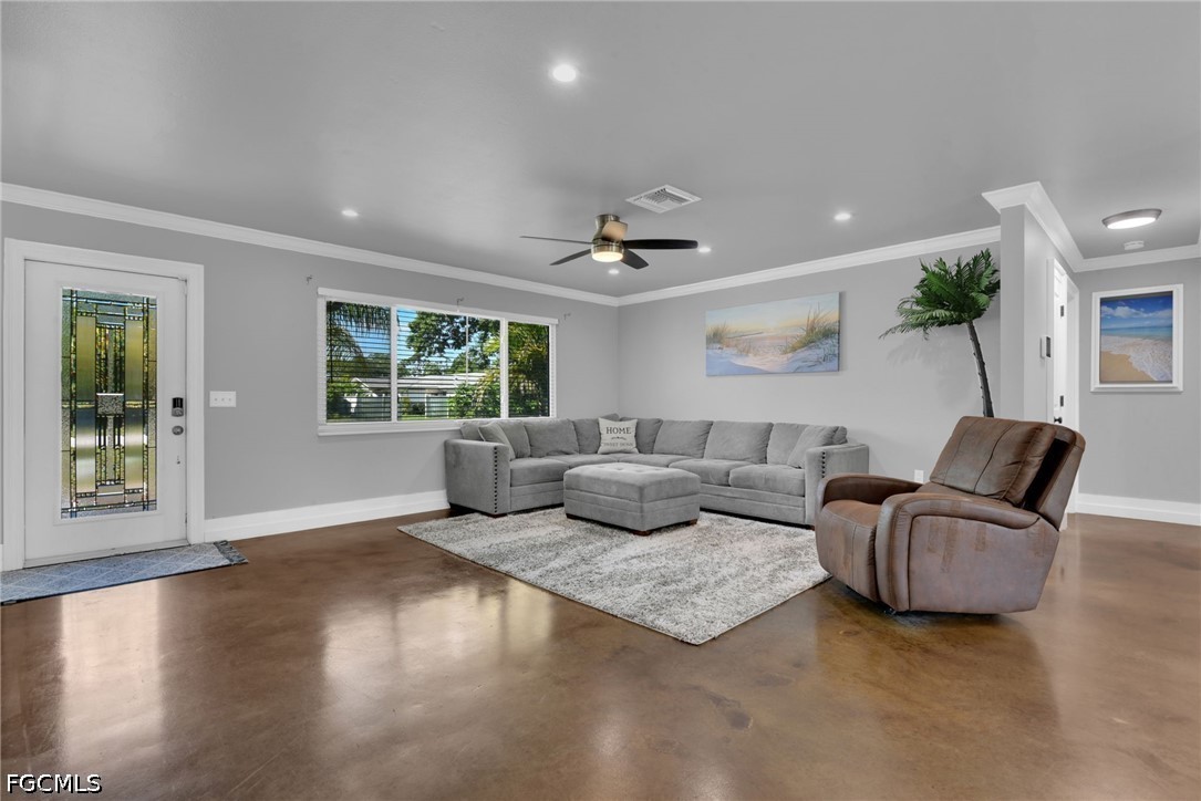 3 Bed Pool Home for Sale in Fort Myers Villas, photo 3