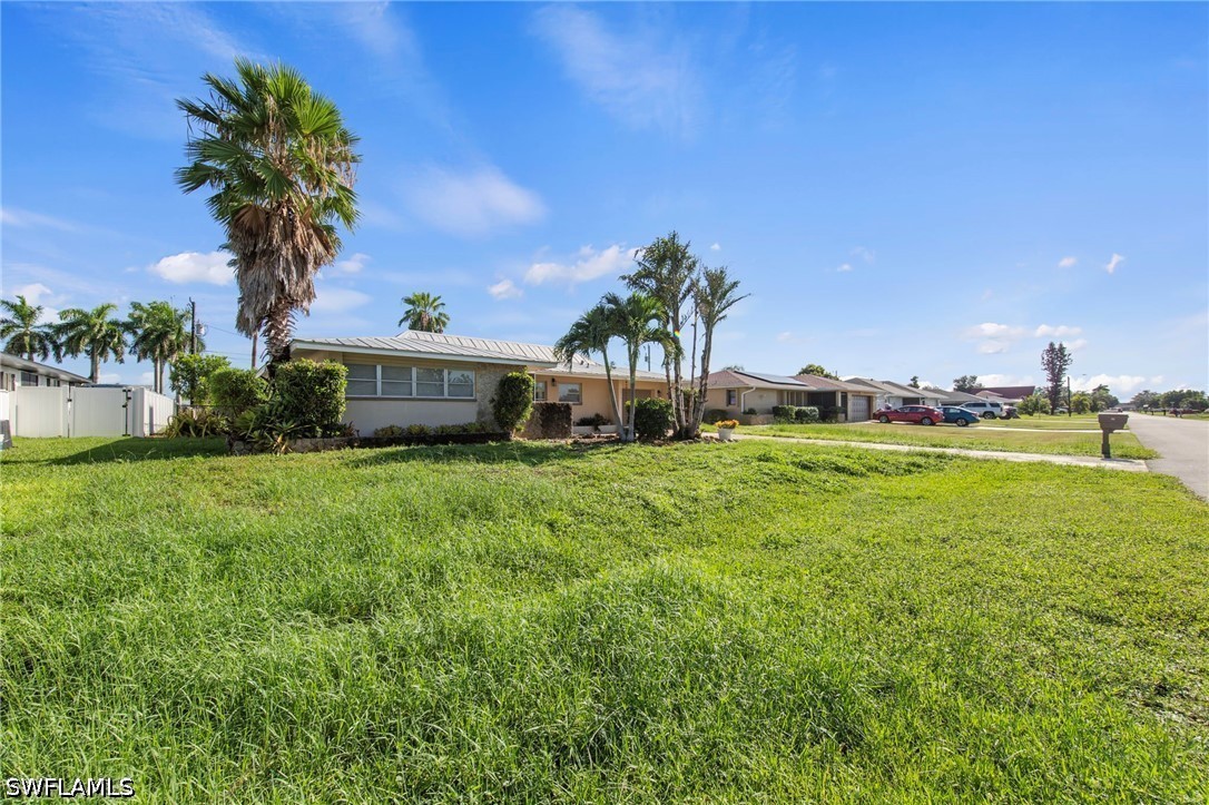 3 Bed SingleFamilyResidence for Sale in Cape Coral, photo 3