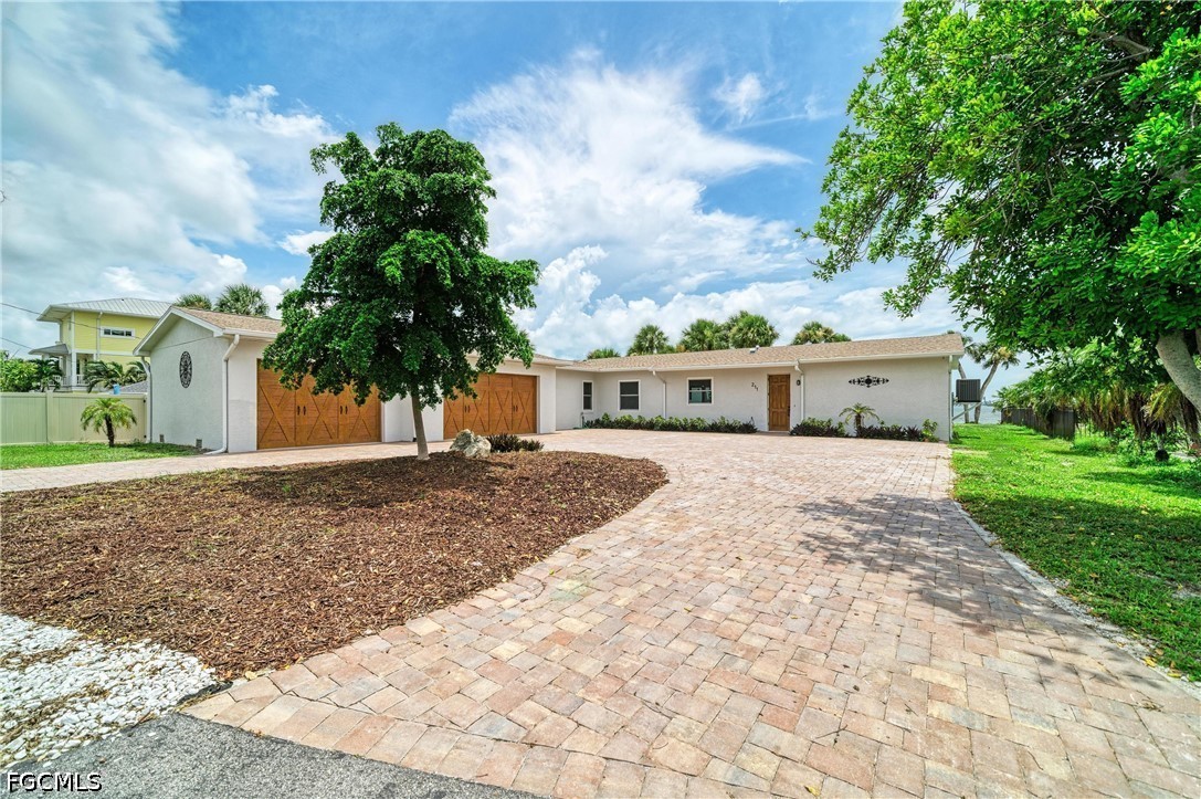 3 Bed Waterfront Home for Sale in Englewood, photo 3