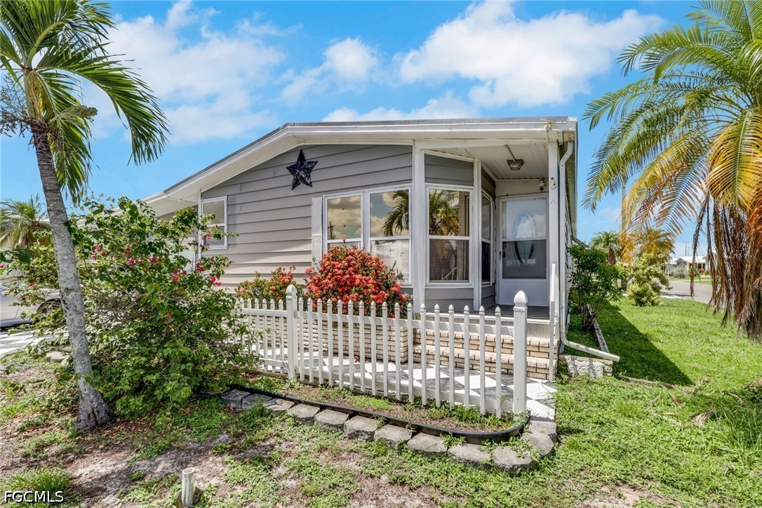2 Bed ManufacturedHome for Sale in Tamiami Village, photo 3