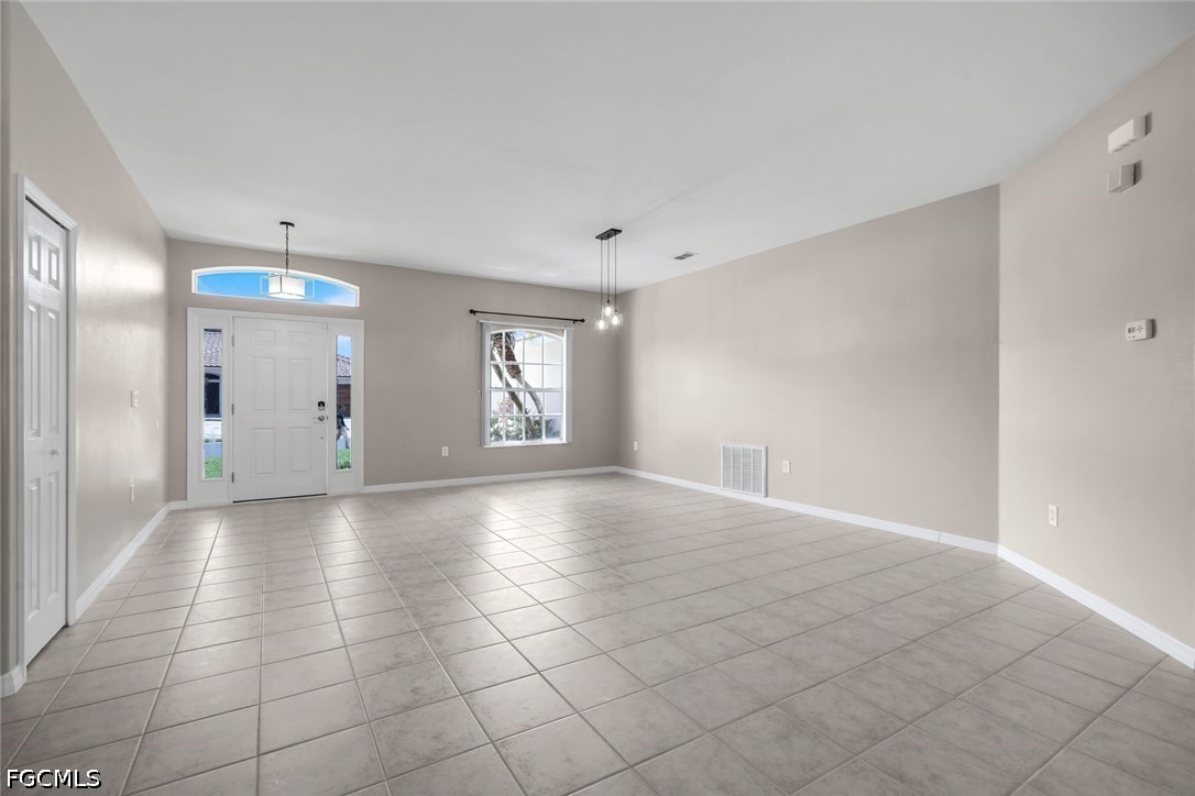 3 Bed Pool Home for Sale in Hawk'S Preserve, photo 3