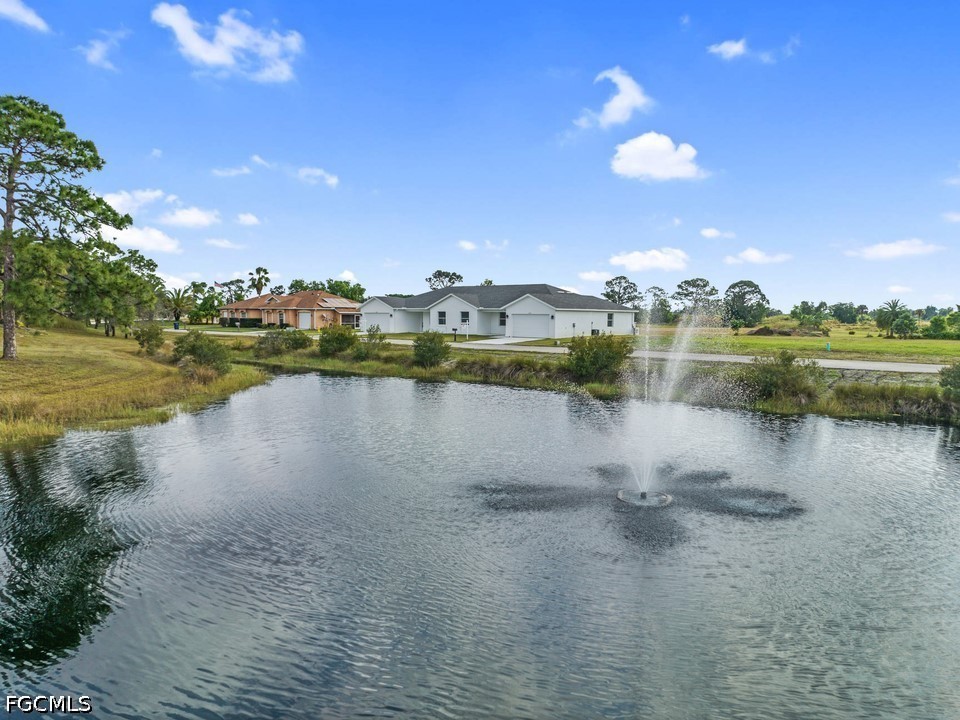 3 Bed Attached for Sale in Mirror Lakes, photo 3
