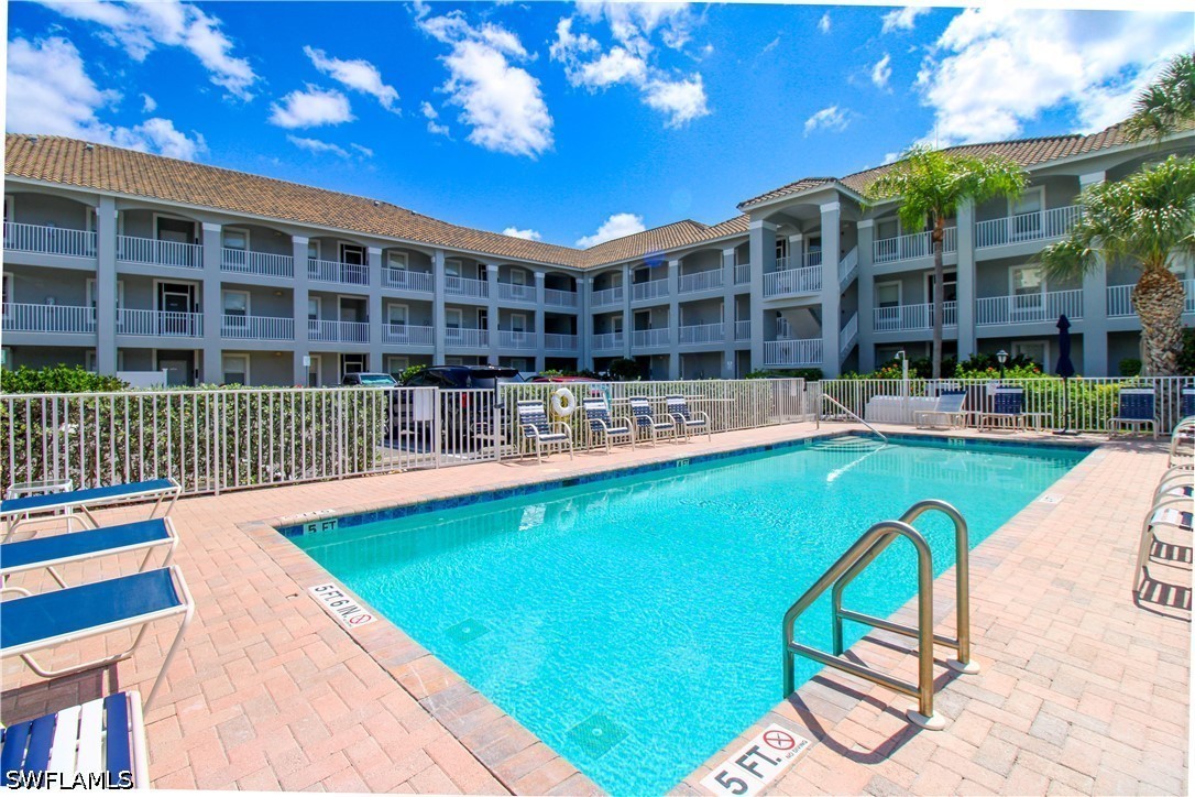 3 Bed Condominium for Sale in Vanderbilt Villas, photo 3