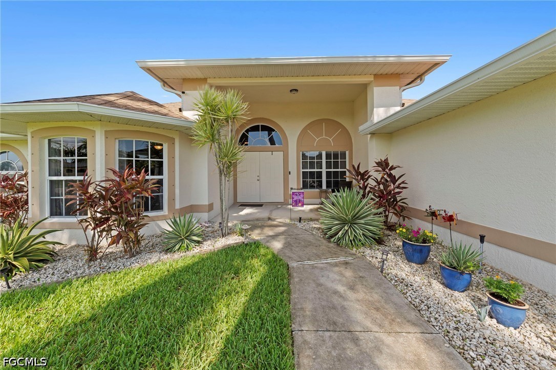 3 Bed Pool Home for Sale in Cape Coral, photo 3