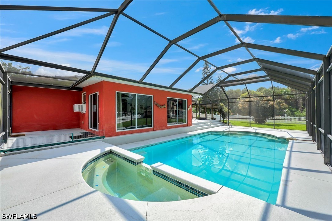 3 Bed Pool Home for Sale in Naples, photo 3