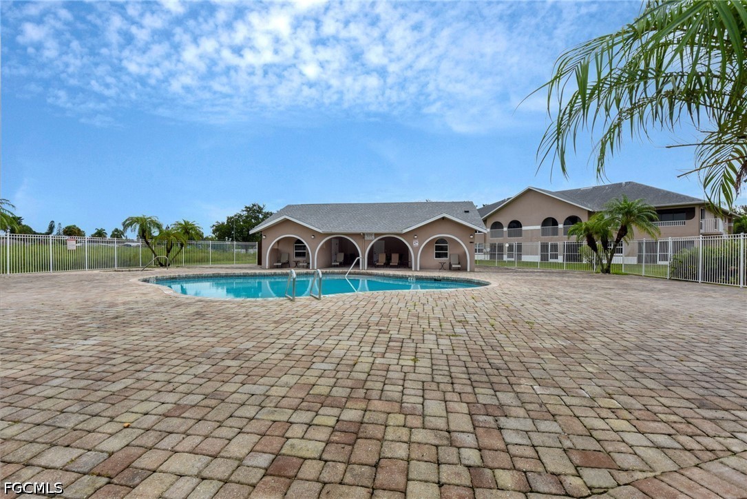 2 Bed Townhouse for Sale in Sunset Lake Condo, photo 3