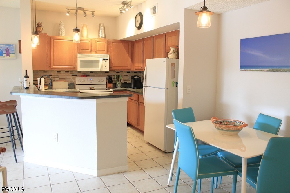 1 Bed Condominium for Sale in Fort Myers, photo 3