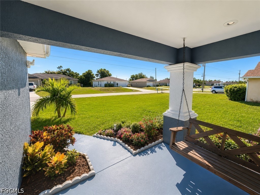 3 Bed SingleFamilyResidence for Sale in Cape Coral, photo 3