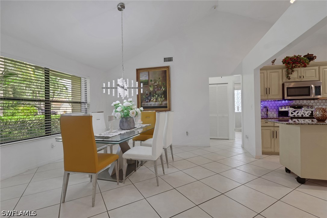3 Bed Pool Home for Sale in Kings Lake, photo 3