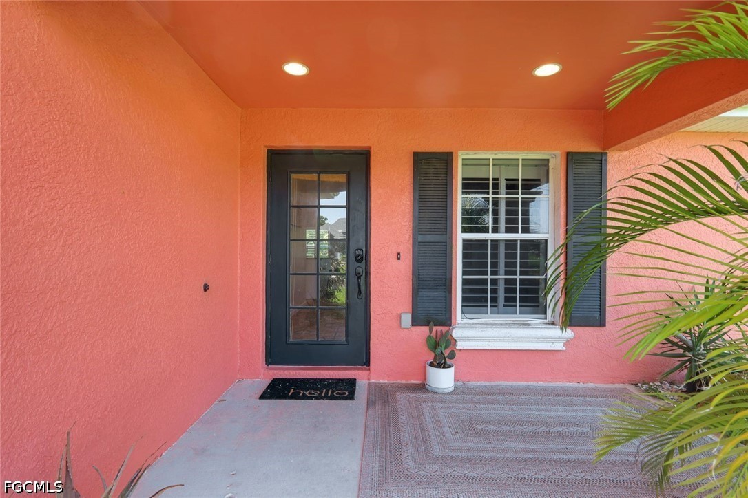 3 Bed SingleFamilyResidence for Sale in Cape Coral, photo 3