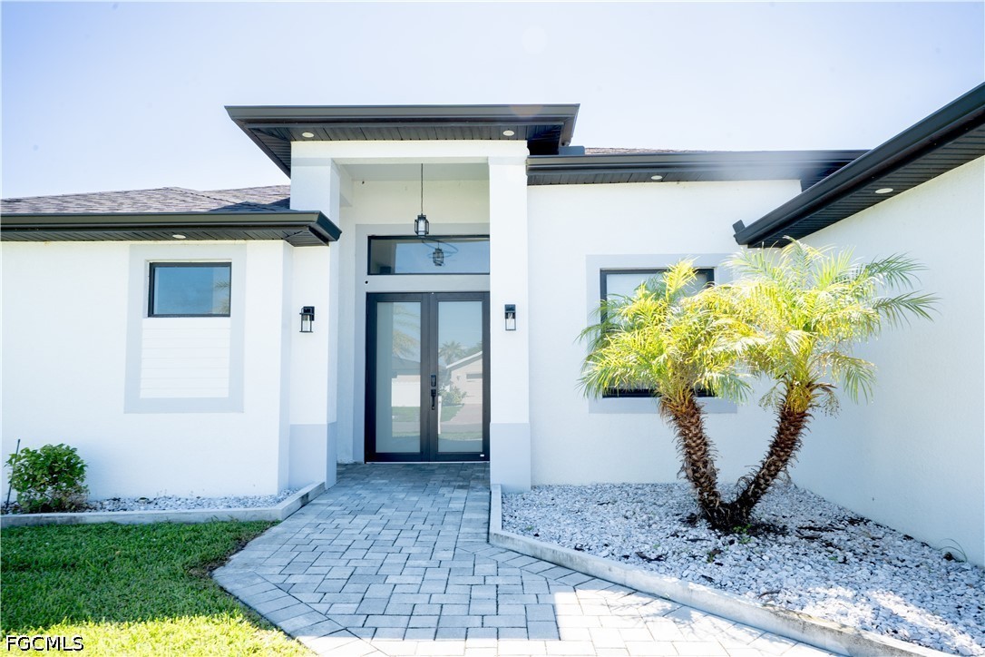3 Bed Pool Home for Sale in Cape Coral, photo 3