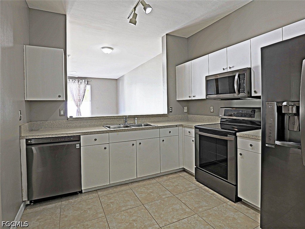 3 Bed Townhouse for Sale in Fort Myers, photo 3