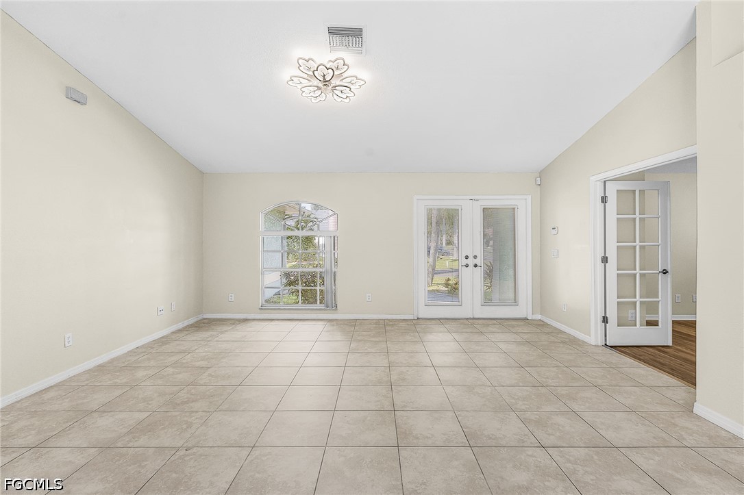 4 Bed SingleFamilyResidence for Sale in Cape Coral, photo 3