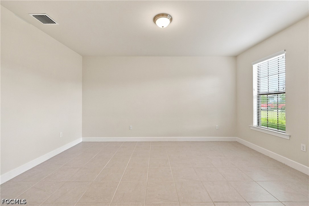 3 Bed Waterfront Home for Sale in Fort Myers, photo 3