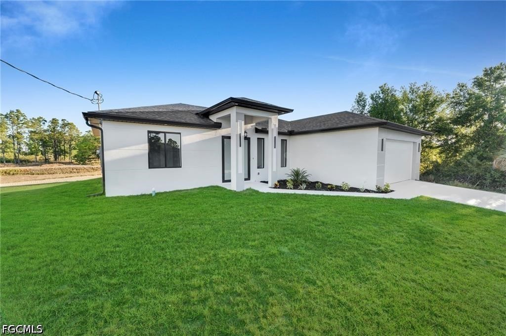 3 Bed SingleFamilyResidence for Sale in Lehigh Acres, photo 3