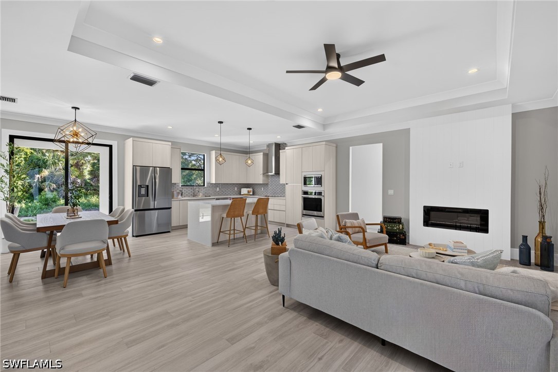 3 Bed SingleFamilyResidence for Sale in Naples, photo 3
