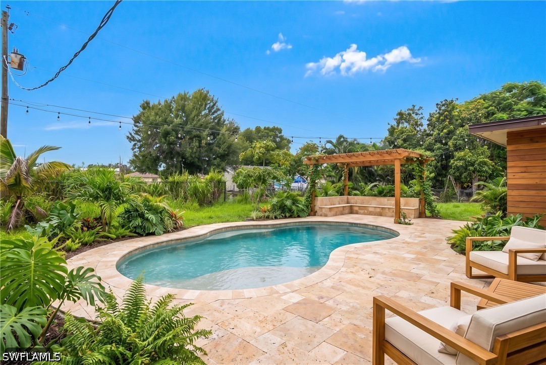 3 Bed SingleFamilyResidence for Sale in Fort Myers, photo 3
