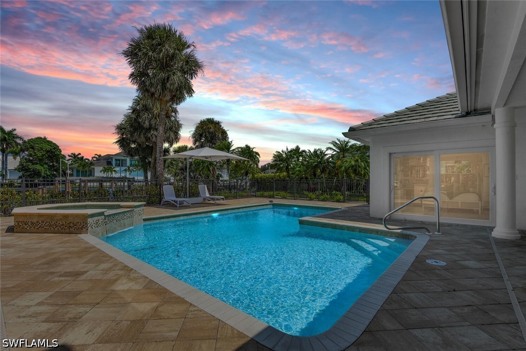 5 Bed Pool Home for Sale in Moorings, photo 3
