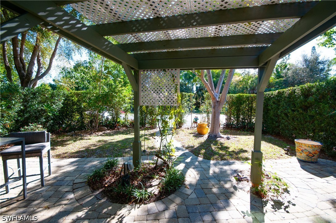 2 Bed Detached for Sale in Naples, photo 3