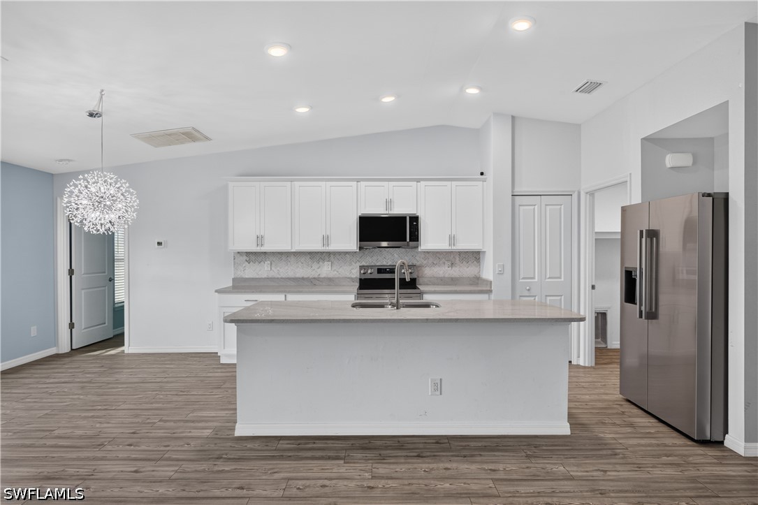 4 Bed SingleFamilyResidence for Sale in Cape Coral, photo 3