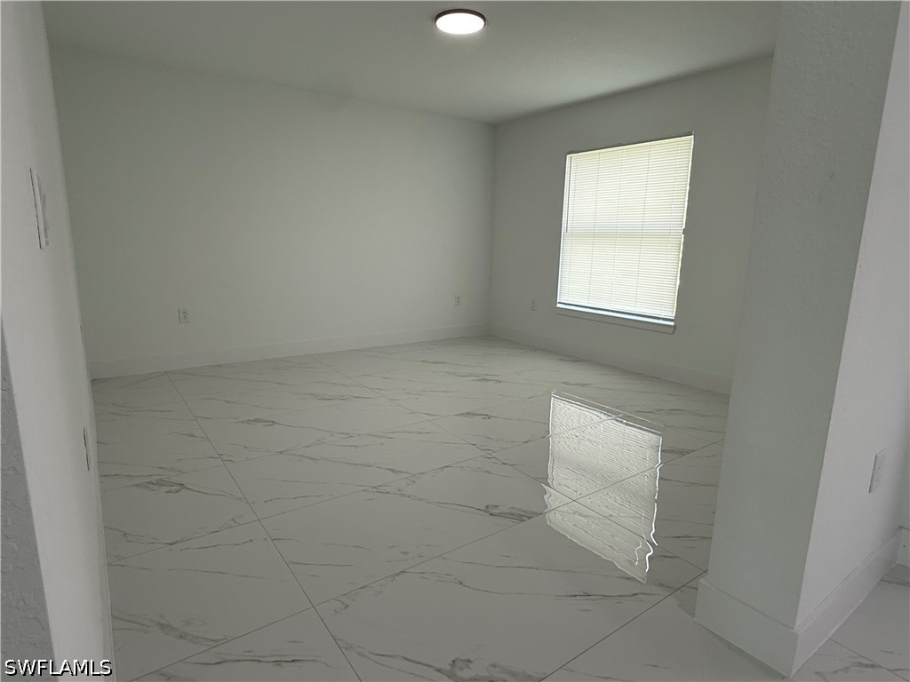 4 Bed SingleFamilyResidence for Sale in Lehigh Acres, photo 3