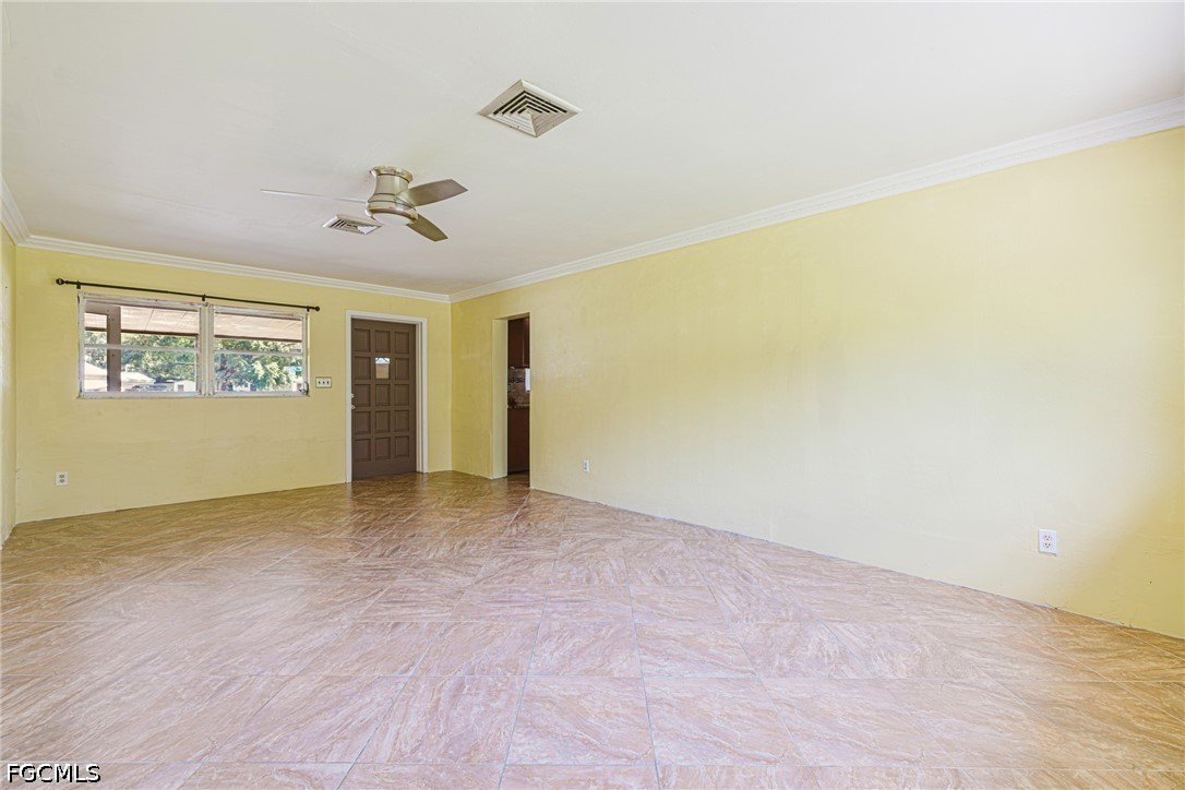 3 Bed SingleFamilyResidence for Sale in Fort Myers, photo 3