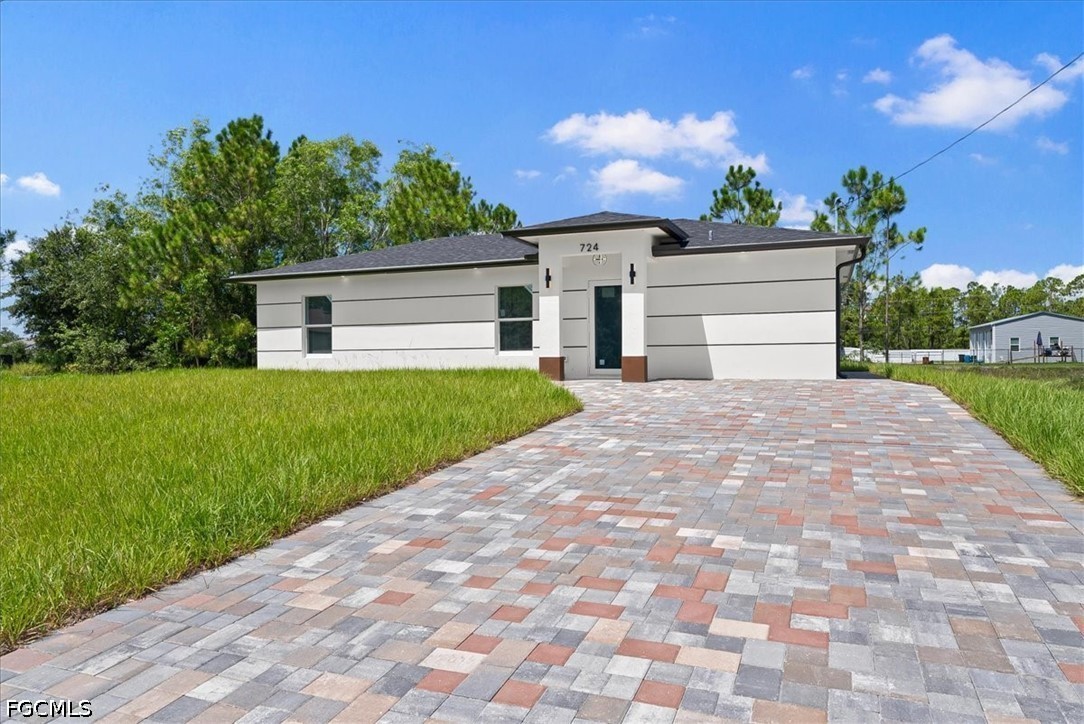 3 Bed SingleFamilyResidence for Sale in Lehigh Acres, photo 3
