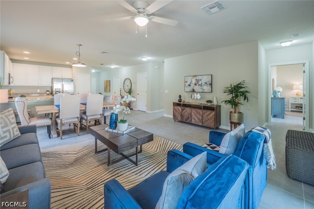 4 Bed SingleFamilyResidence for Sale in Cape Coral, photo 3
