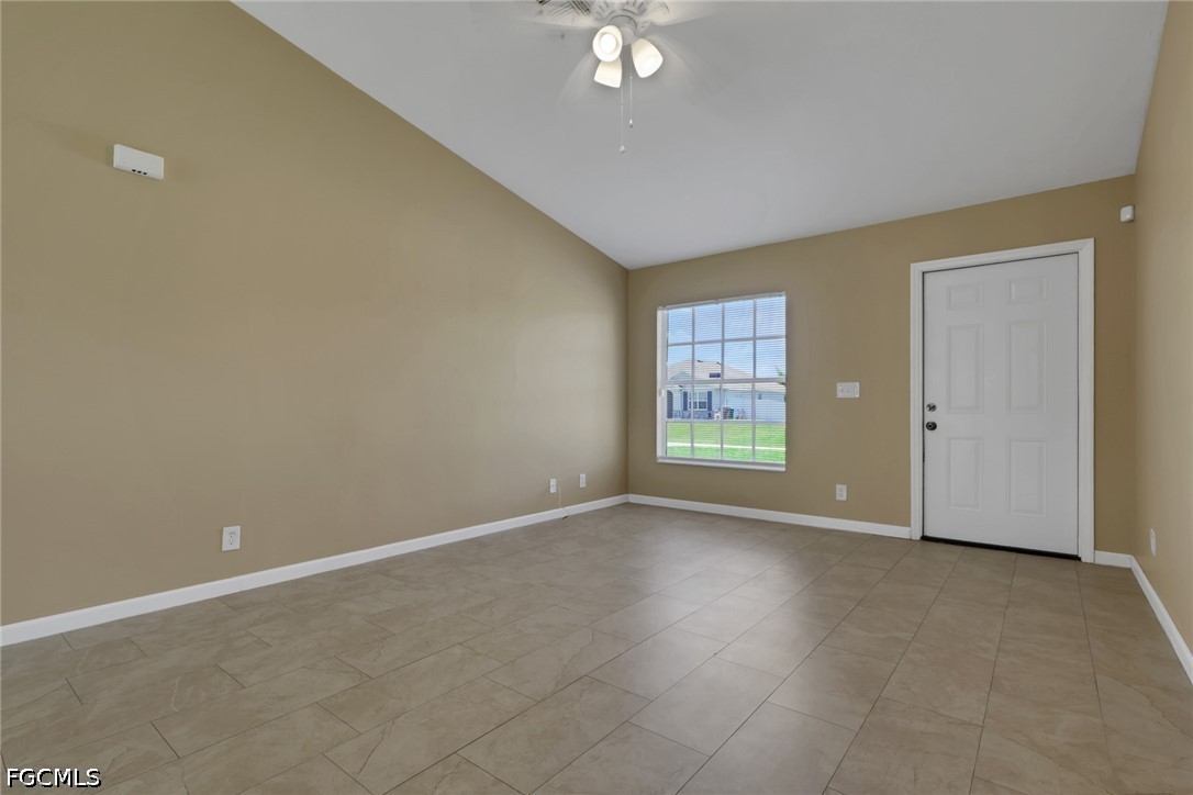 3 Bed SingleFamilyResidence for Sale in Cape Coral, photo 3