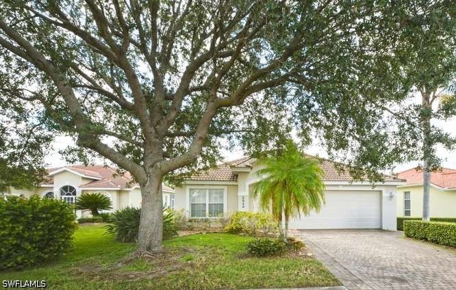 4 Bed Pool Home for Sale in Valencia Lakes, photo 3
