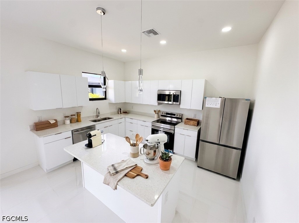4 Bed SingleFamilyResidence for Sale in Cape Coral, photo 3