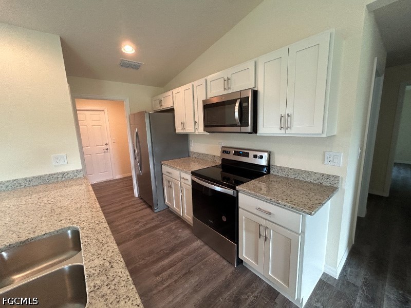 4 Bed SingleFamilyResidence for Sale in Labelle, photo 3