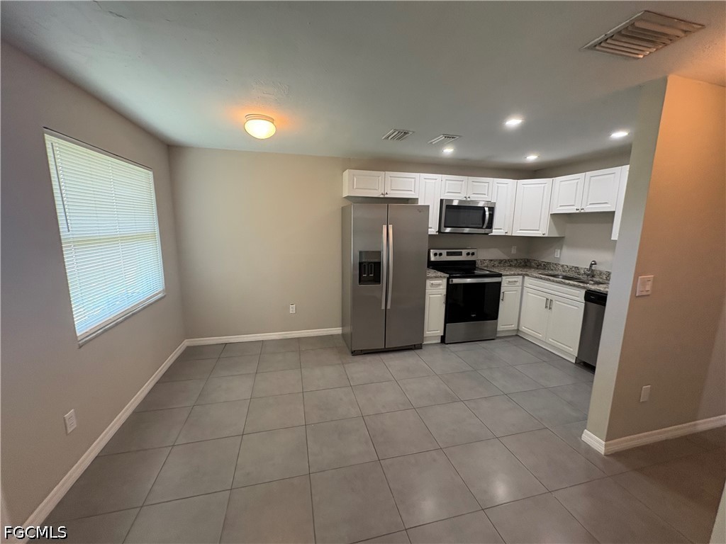 3 Bed Triplex for Sale in Fort Myers, photo 3
