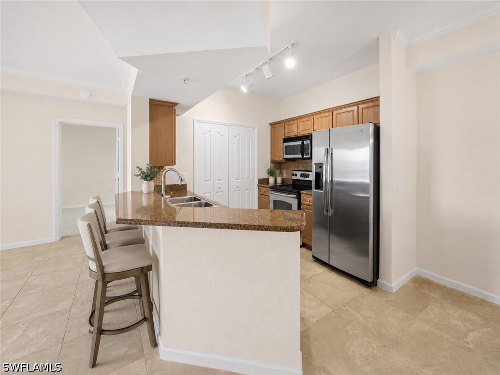 2 Bed Waterfront Home for Sale in Naples, photo 3