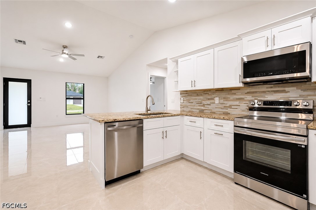 3 Bed SingleFamilyResidence for Sale in Lehigh Acres, photo 3