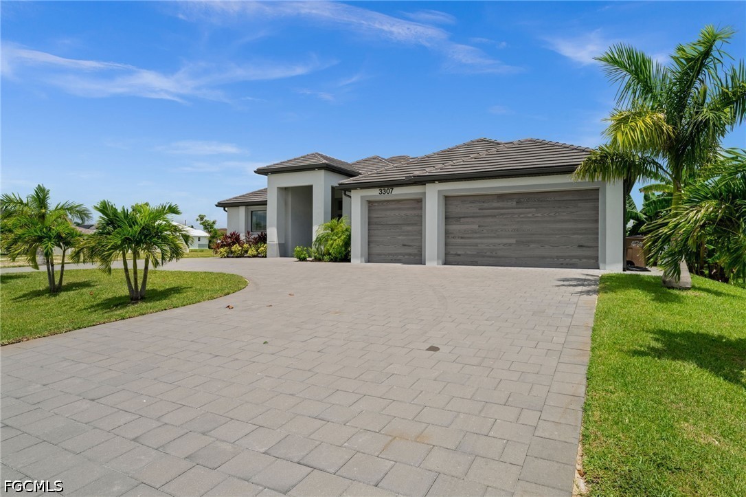 3 Bed Pool Home for Sale in Cape Coral, photo 3