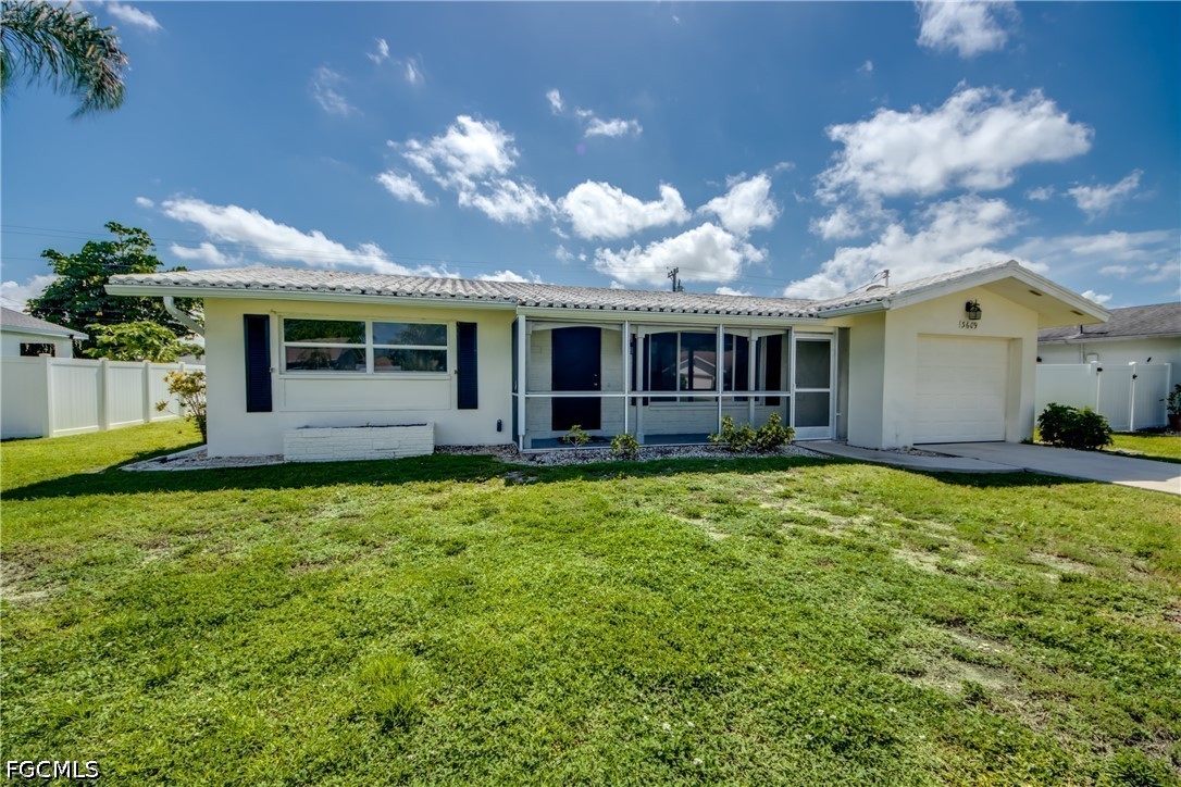 2 Bed SingleFamilyResidence for Sale in Cape Coral, photo 3