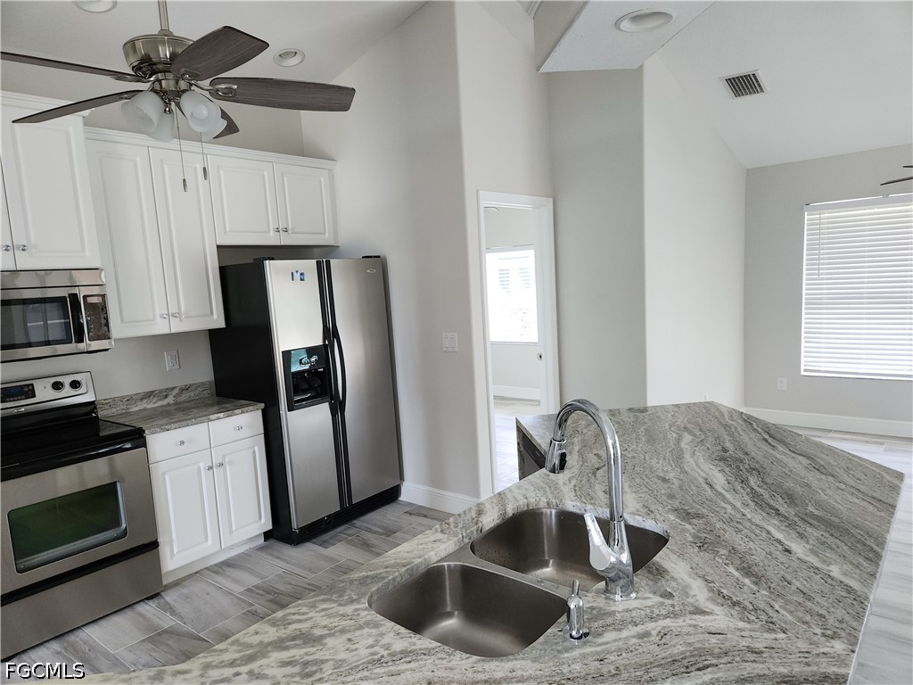 3 Bed Pool Home for Sale in Cape Coral, photo 3