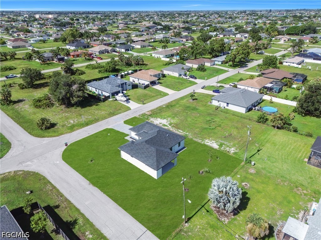 3 Bed SingleFamilyResidence for Sale in Cape Coral, photo 3